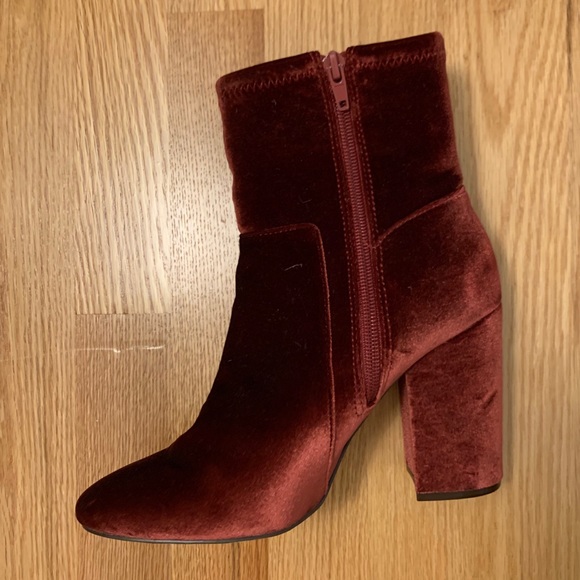 Red Velvet booties - Picture 2 of 8